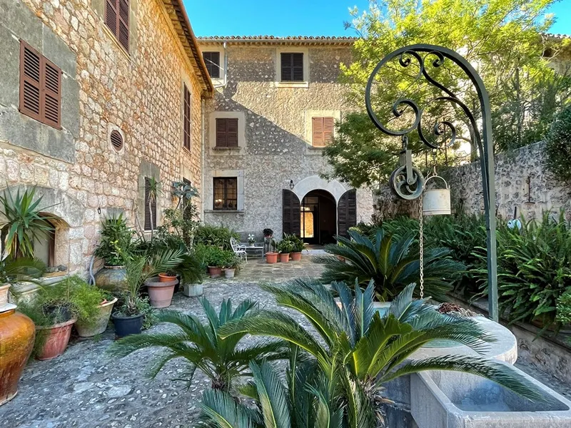 Casal Mallorquín in Fornalutx village, dated from the 18th century with great views — photo 1