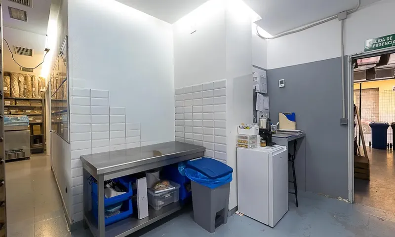 Spacious premises with industrial activity license — photo 11