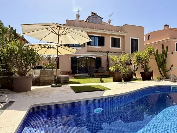 Semi-detached house with beautiful garden and swimming pool for sale — photo 1