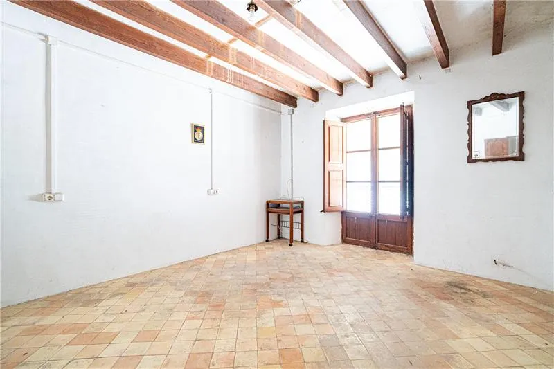 A 526 m² stately home on a plot of approximately 575 m² in the historic centre of Llucmajor — photo 9