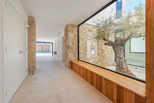 Modern luxury villa for sale close to the beach in Puerto Pollensa, Mallorca — photo 12