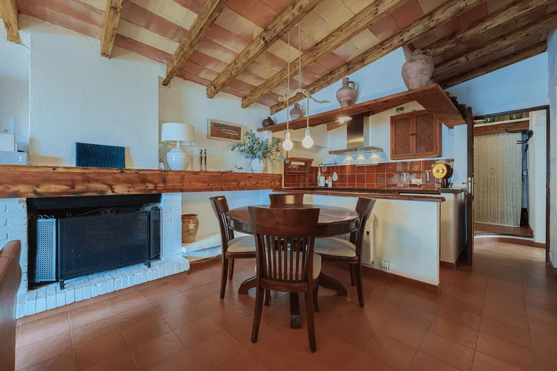 Property in a hidden bay with direct access to the sea — photo 8