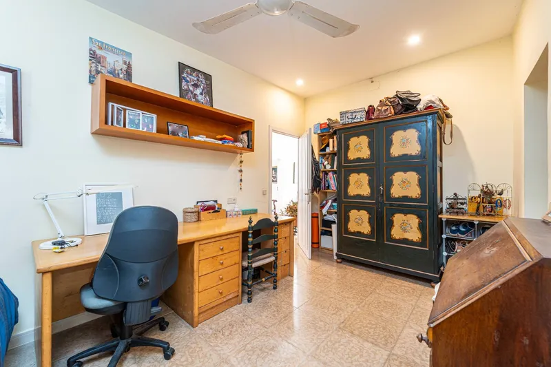 Penthouse with direct access, private garden and great renovation potential — photo 5