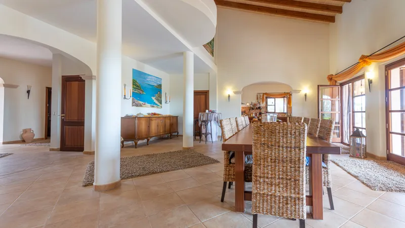 Idyllic finca in Santanyi with Mallorcan charm and panoramic views — photo 5