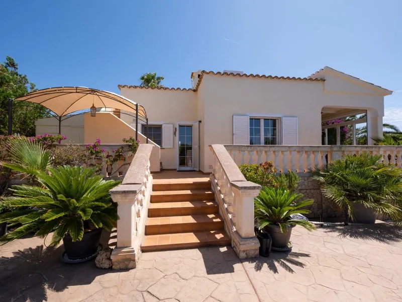130m² bungalow with 4 rooms, sea view and pool for sale — photo 3