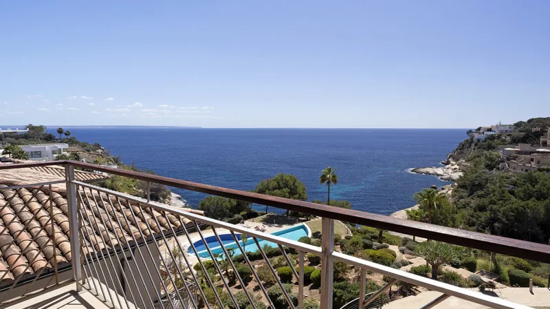 Superb and luxurious, south facing apartment in a first line waterfront community affording panoramic sea and coastal views in Sol de Mallorca – For Sale — photo 12