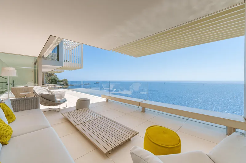 Beachfront villa in Port Adriano — photo 3