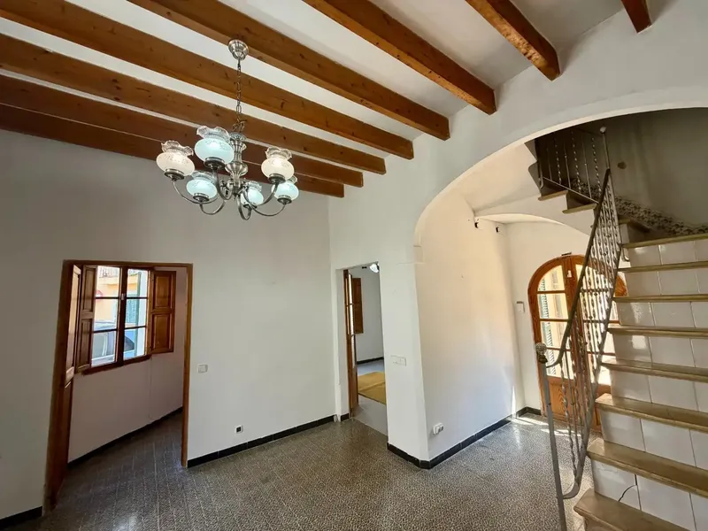 In the village of Andratx, we describe a property to renovate with great potential. — photo 9