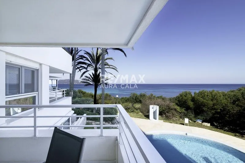 Apartment with sea-view terrace & beach access in Cala Millor — photo 1