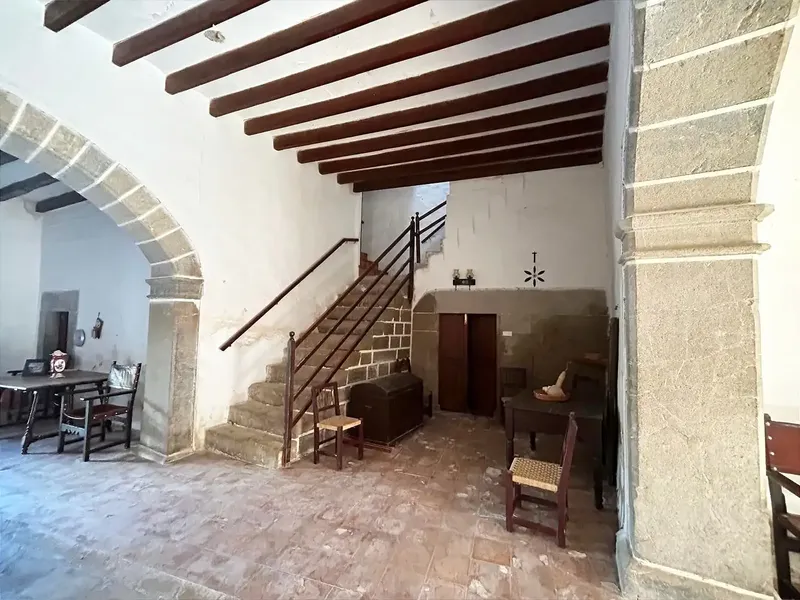 In the heart of Binissalem and just a few meters from the village square we find this spectacular manor house with more than three hundred — photo 11