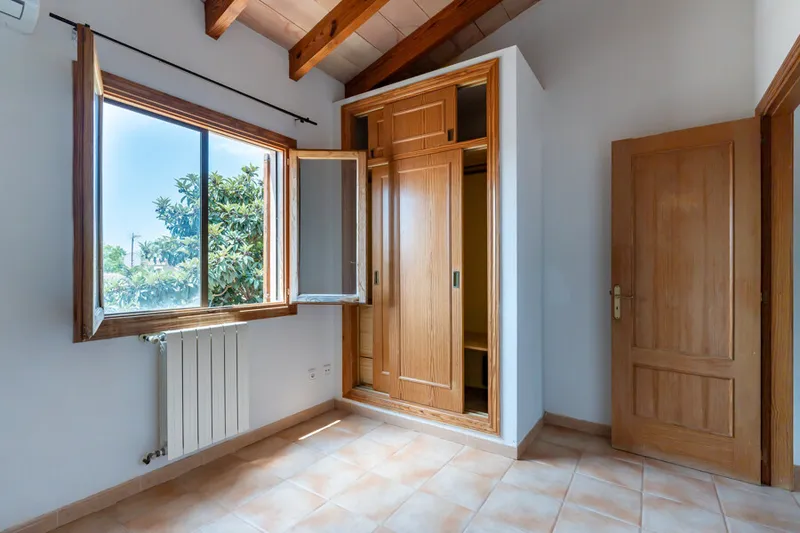 Charming Three-Bedroom House near Bunyola with Mountain Views — photo 11