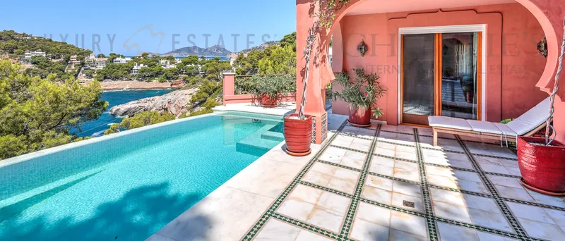 Villa in Puerto de Andratx in 1st sea line with direct sea access — photo 1