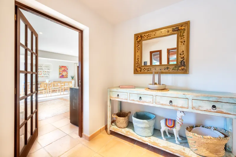 Charming villa with garden and pool in a sought-after location — photo 11