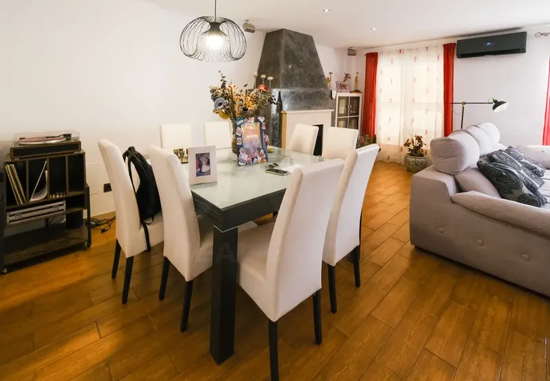 Reformed penthouse with lift and 110 m² terrace, 100 m from the sea (S'Arenal) — photo 9