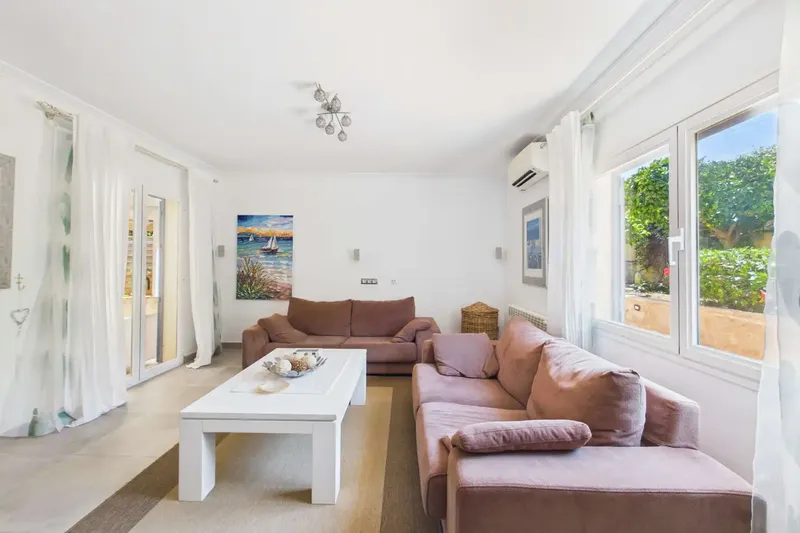 Charming fully renovated house with pool and large garage, located in a central and quiet area of Paguera — photo 5