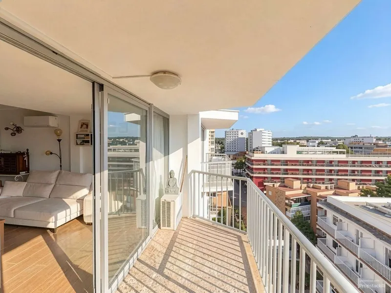 Penthouse with Ocean View, Terrace, and Potential — photo 8