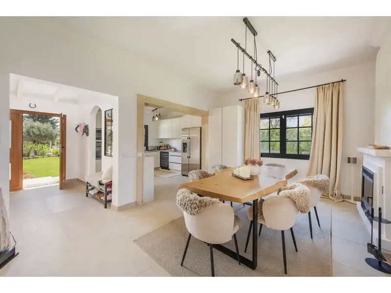 Located on a flat, sun-drenched plot of 8,300 m², this completely renovated finca perfectly combines Mallorcan charm — photo 10