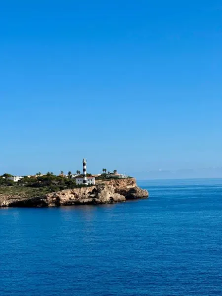 Bright, light-filled apartment on the first sea line in Portocolom — photo 4