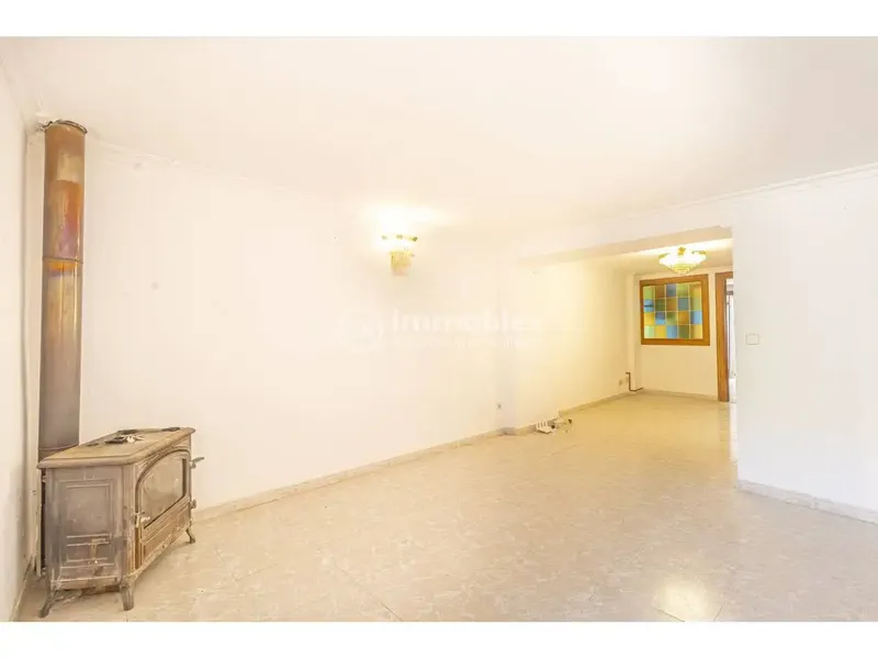 Discover this three-story property located in a quiet pedestrian alley with no car traffic, a corner that guarantees absolute peace — photo 8