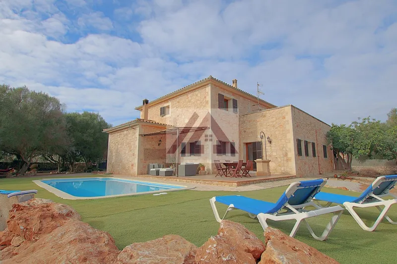 Country house for sale in Ses Salines — photo 1