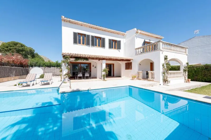 Reserved: Detached villa with private pool and rental license, walking distance to PP centre — photo 1
