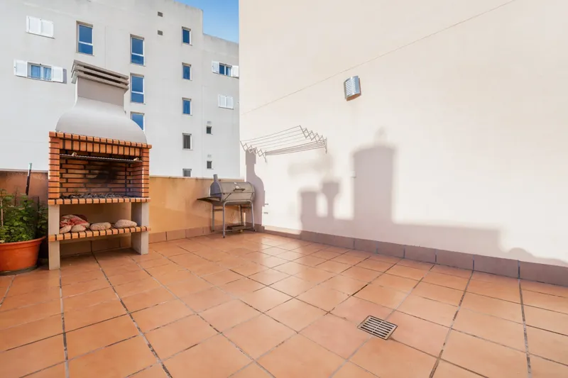Modern apartment in a building with lift and terrace 154m2 — photo 2
