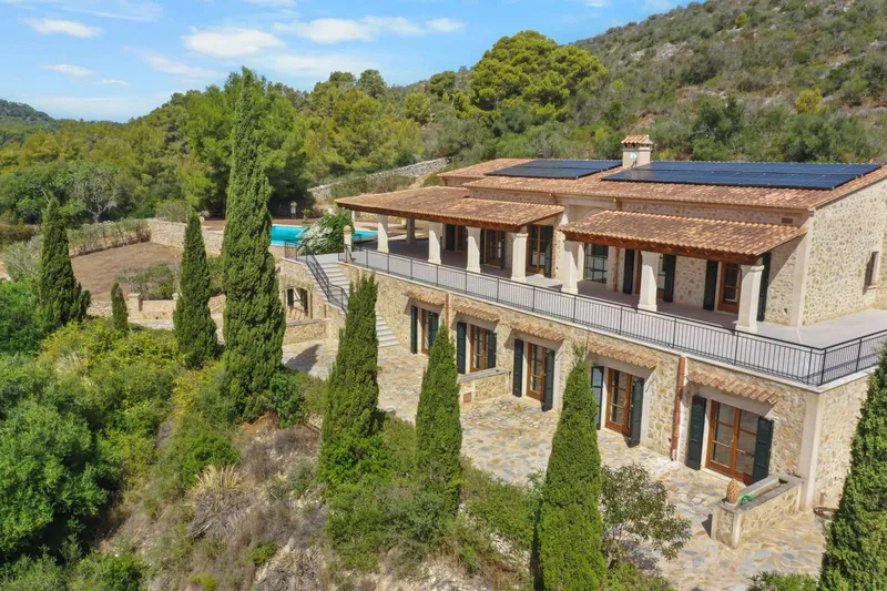 15,326 m² finca with 8 rooms, pool and sea views for sale — photo 2