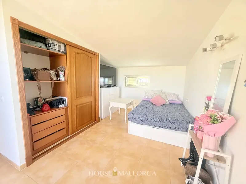 House in Mallorca offers this exclusive duplex of 198 m2 built, distributed over two floors, completely exterior, very bright and with — photo 5