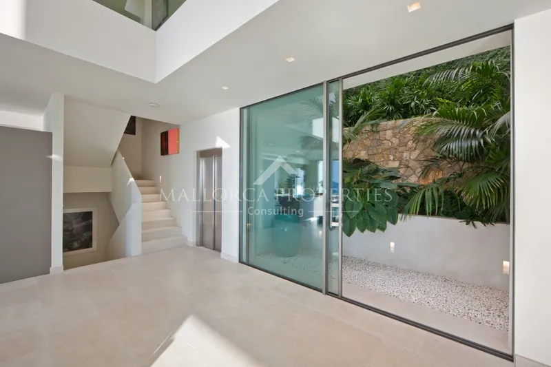 Contemporary designer villa with unbeatable views of the azure Mediterranean Sea — photo 3