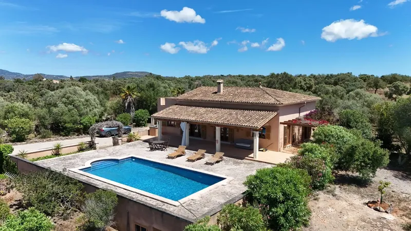 Long-term rental of a beautiful independent rustic finca with fantastic views, located on the Campos – Santanyí road. — photo 1