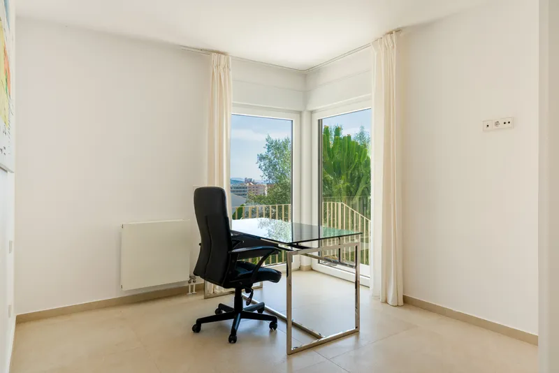 Modern villa with separate guest area in a quiet location — photo 12