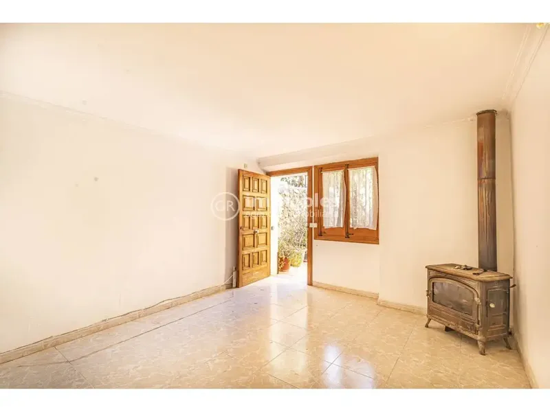 Discover this three-story property located in a quiet pedestrian alley with no car traffic, a corner that guarantees absolute peace — photo 7