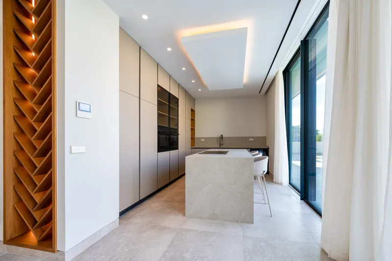 Luxurious new-build villa with pool — photo 7