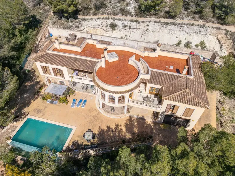 Imposing chalet with clear mountain views, located in Paguera, Calvià — photo 2