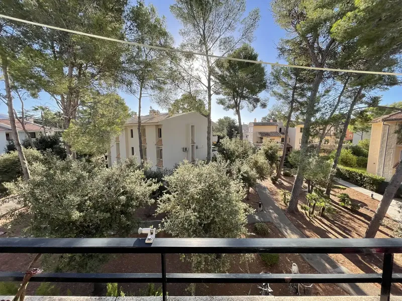 Bright penthouse with large upper bedroom and balconies – 3 minutes from the beach — photo 11