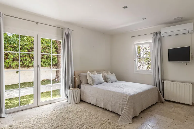 Modern Mediterranean villa with fantastic views — photo 12
