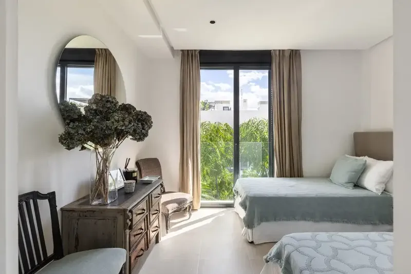 Fully furnished penthouse with private pool on the rooftop. Located a short walk from the famous Pine Walk, this magnificent apartme — photo 11