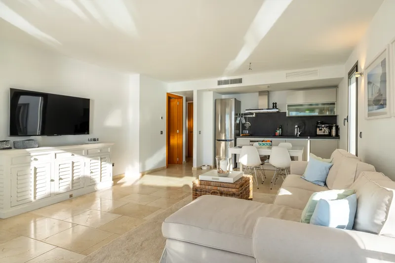 Exclusive apartment on the first sea line — photo 6