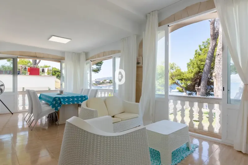 Inmoclaus presents an exclusive opportunity on the seafront. Two independent homes — ground floor and first floor with free ceiling — — photo 4