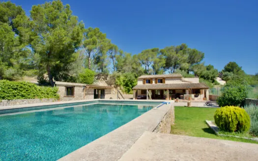 Beautiful country house with attractive country views — photo 1