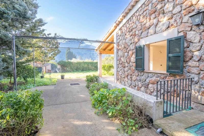 Detached stone built house with pool in Sóller — photo 12