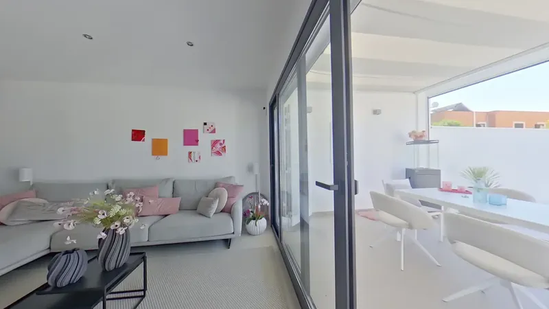 Modern designer home with sea views: a home where every day feels like a holiday — photo 4