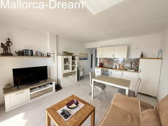 Cala Millor: Beautiful Seafront Apartment with Stunning Sea Views in Cala Millor — photo 4