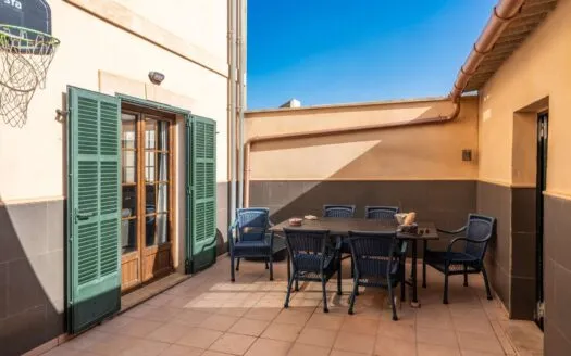 A house that tells stories and makes room for new ones – townhouse in the center of Santanyí — photo 4