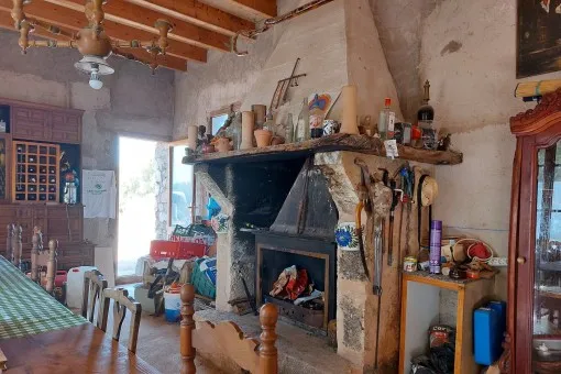 Consell: Rustic finca plot with stone house for renovation in Consell — photo 5