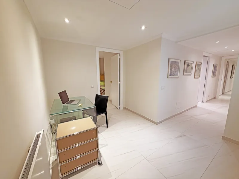 Exclusive and stylishly refurbished apartment on the Paseo Marítimo, Palma de Mallorca — photo 7