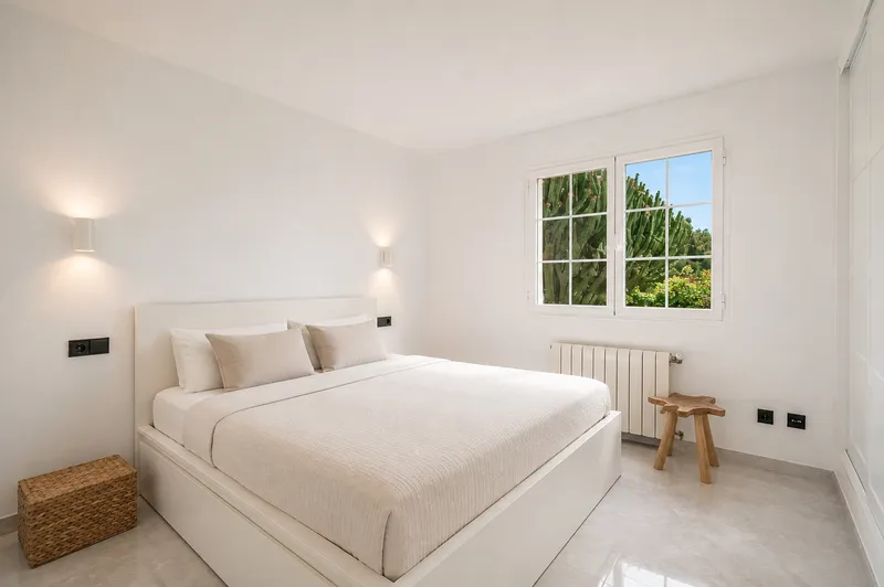 Family villa with private pool and Mediterranean garden in Santa Ponsa Mas — photo 10