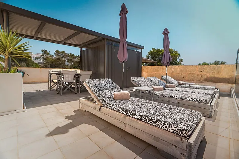 Sunny home with roof terrace, sea views and rental license in Cala Llombards — photo 1