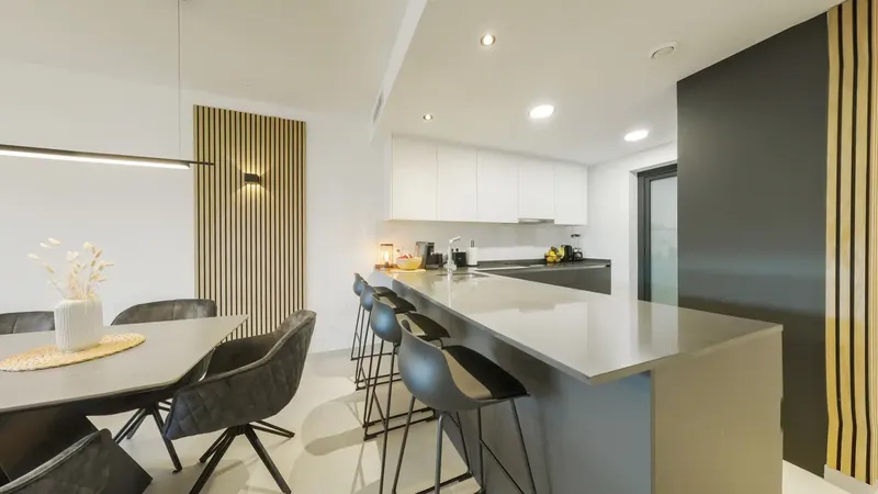 A few steps from the turquoise waters of the idyllic Font de Sa Cala bay, a ground-floor apartment combining modern design, comfort and Mediterranean quality of life awaits you. — photo 7