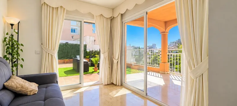 Piso con terraza y piscina en El Terreno, Palma — photo 6